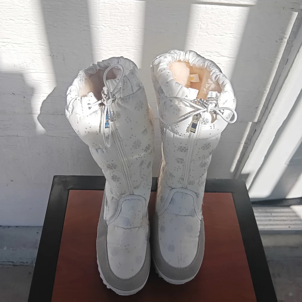 Cozy White Snowflake Winter Boots - Picture 3 of 6